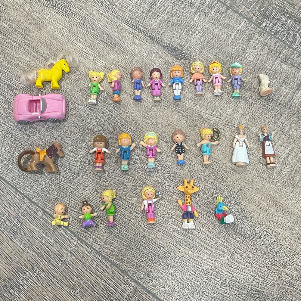 25 piece vintage Bluebird Polly Pocket doll lot